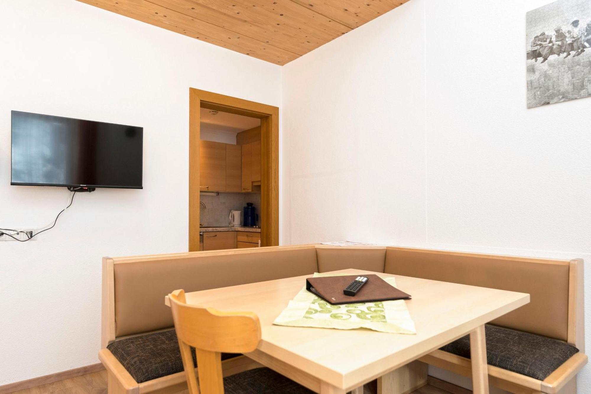 Hotel Garni Siegele - Inklusive Silvretta-Card Premium イシュグル エクステリア 写真