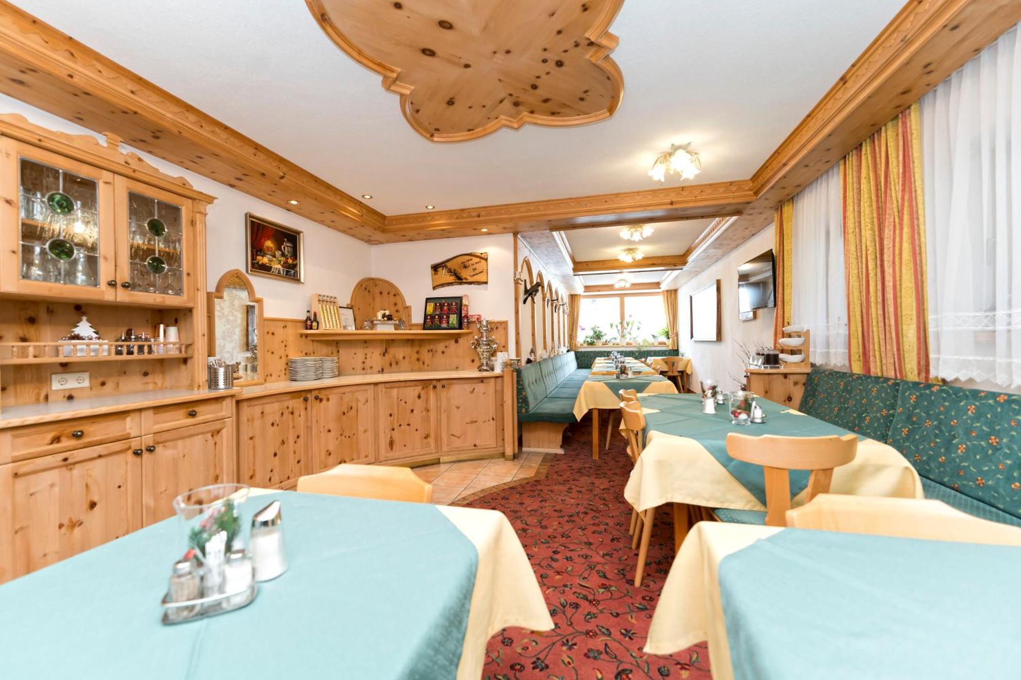 Hotel Garni Siegele - Inklusive Silvretta-Card Premium イシュグル エクステリア 写真