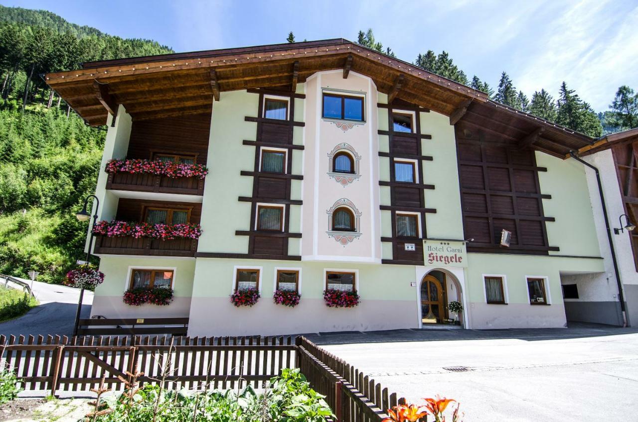 Hotel Garni Siegele - Inklusive Silvretta-Card Premium イシュグル エクステリア 写真