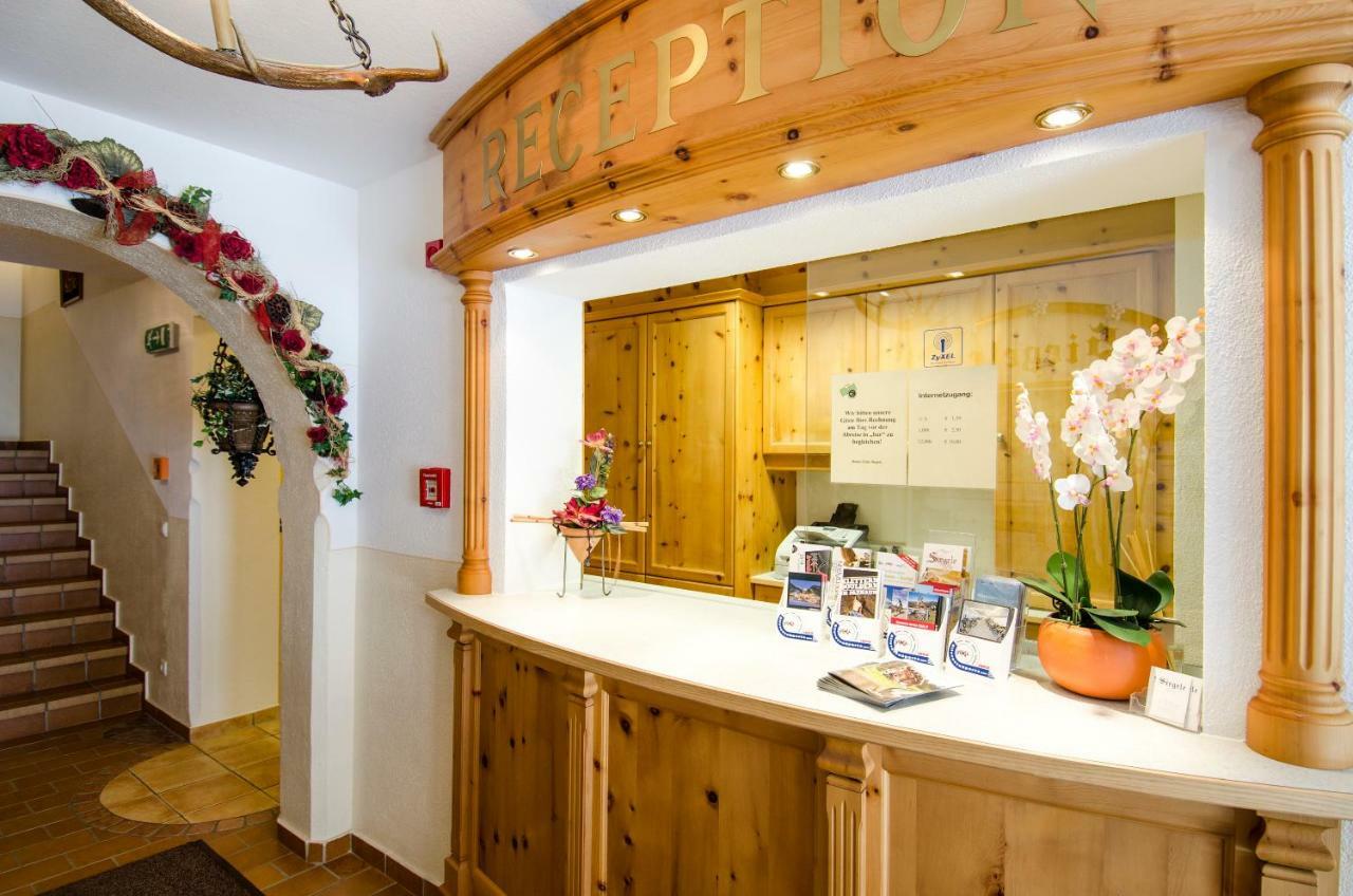 Hotel Garni Siegele - Inklusive Silvretta-Card Premium イシュグル エクステリア 写真