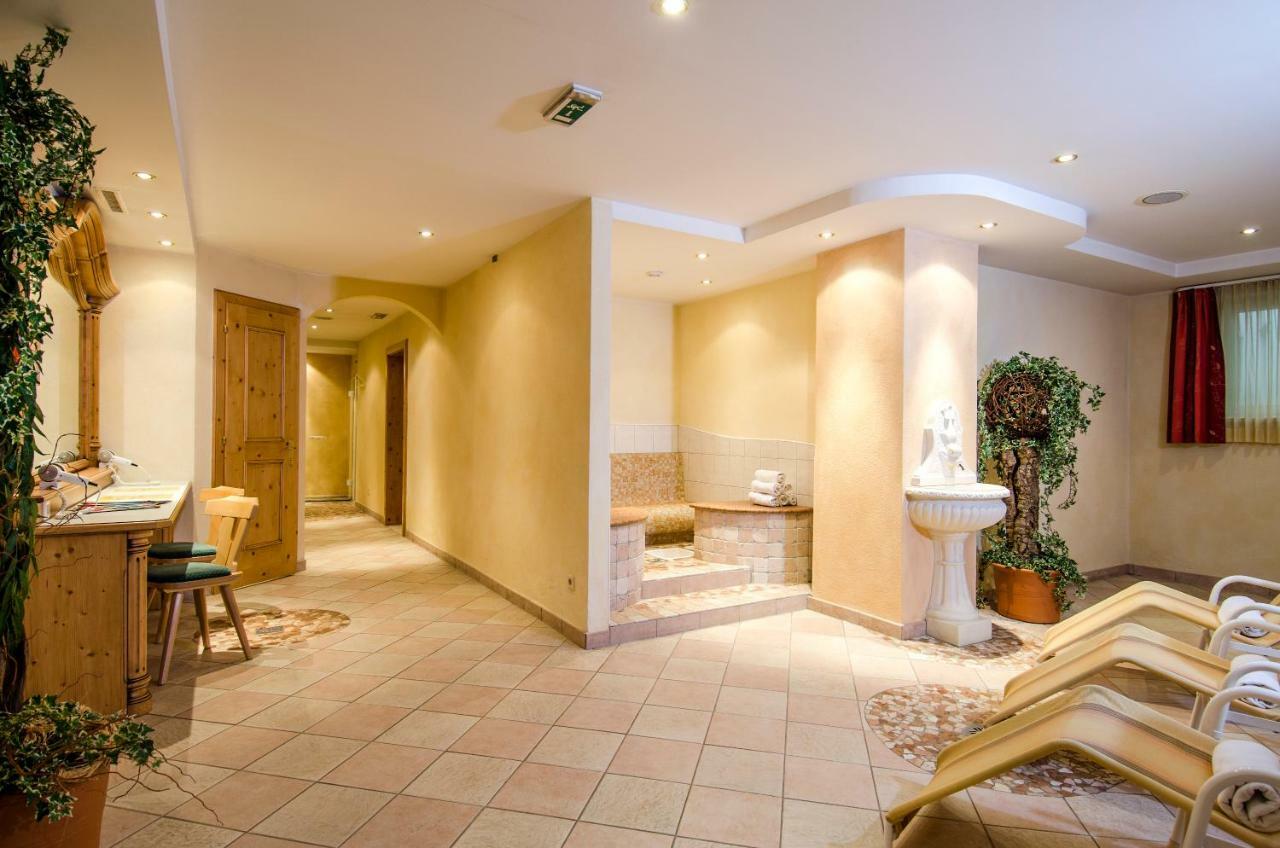 Hotel Garni Siegele - Inklusive Silvretta-Card Premium イシュグル エクステリア 写真