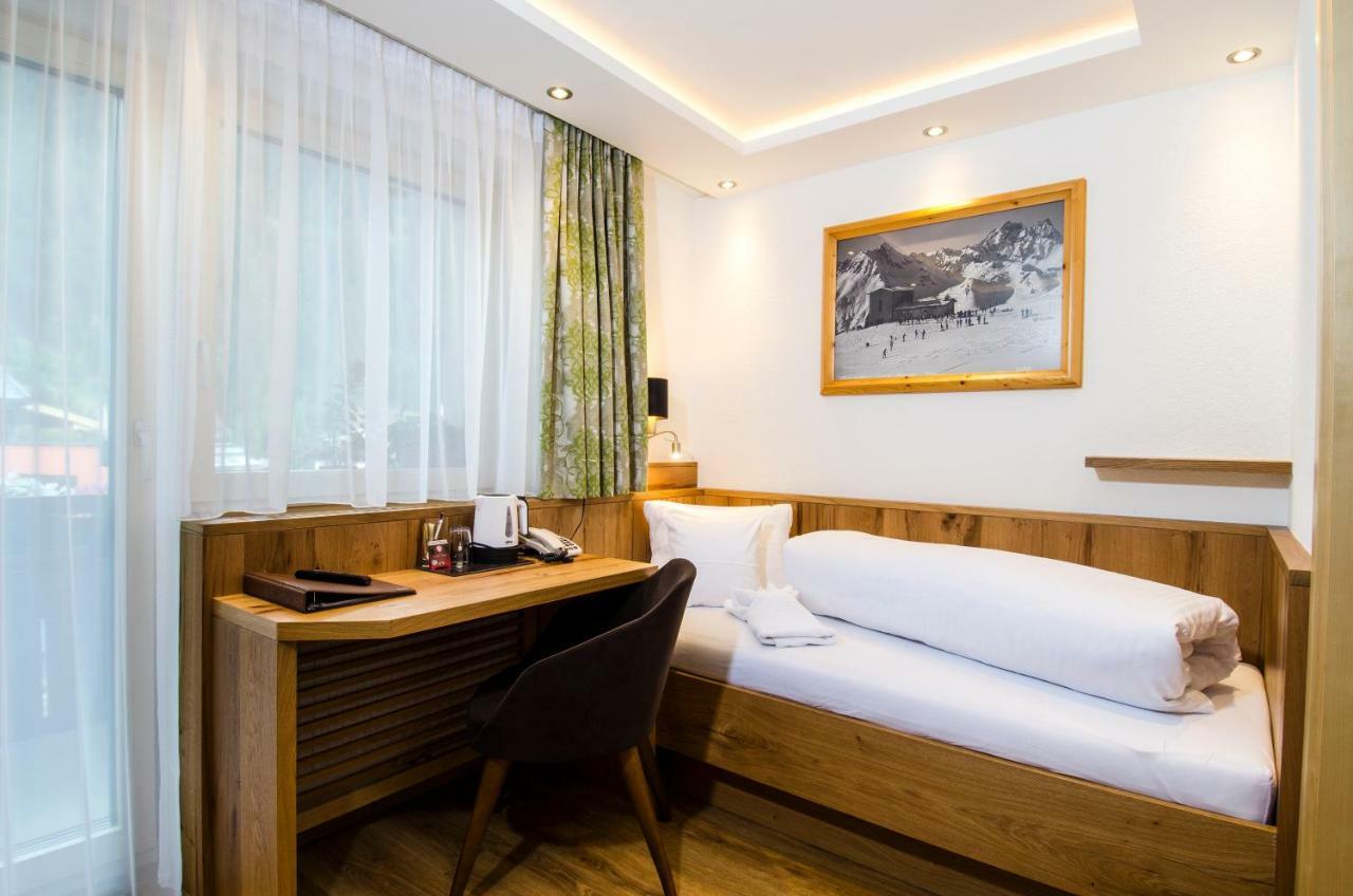 Hotel Garni Siegele - Inklusive Silvretta-Card Premium イシュグル エクステリア 写真