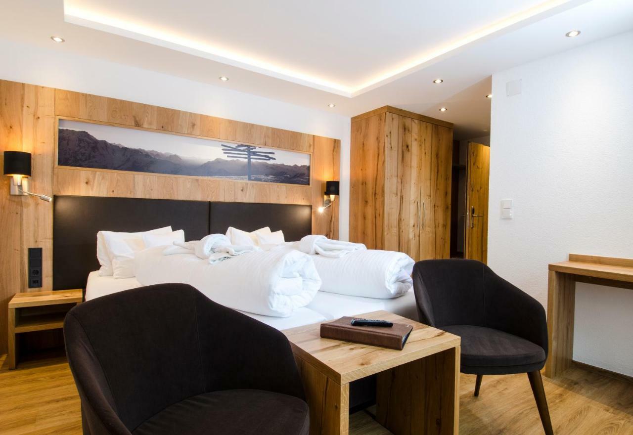 Hotel Garni Siegele - Inklusive Silvretta-Card Premium イシュグル エクステリア 写真